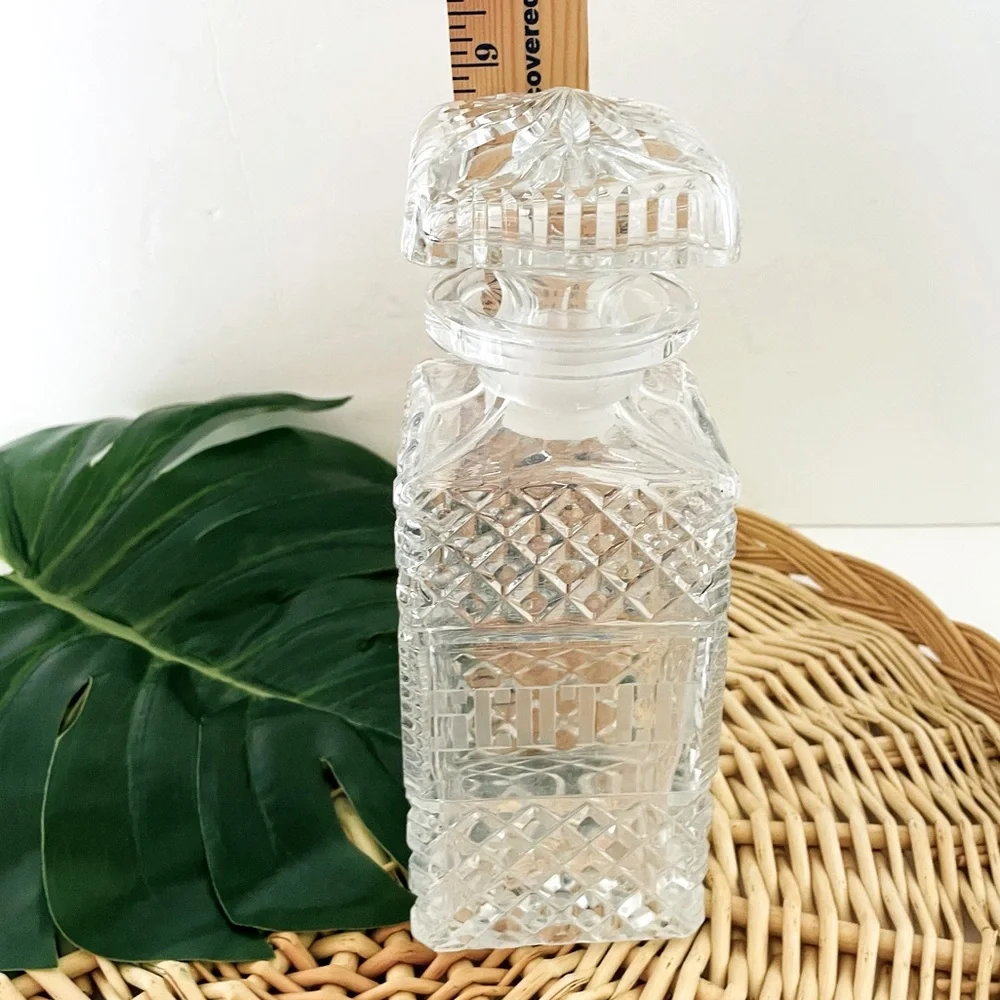 Vintage crystal Mid-Century Modern “Scotch” etched liquor Decatur with lid
